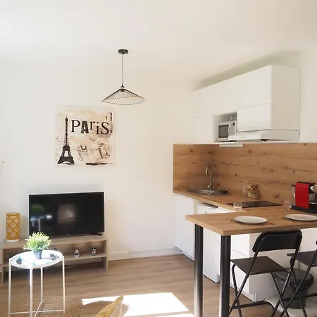 Terrasse, Vue Sur Jardin Arbore Et Place De Parking Apartment *